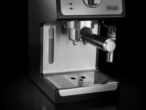 De'Longhi ECP35.31Traditional Barista Pump Espresso Machine, Coffee and Cappuccino Maker, Black - Image 4